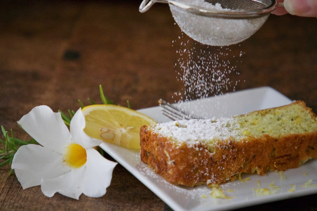 Citroen-courgettecake: verrassend sappig weekendbaksel