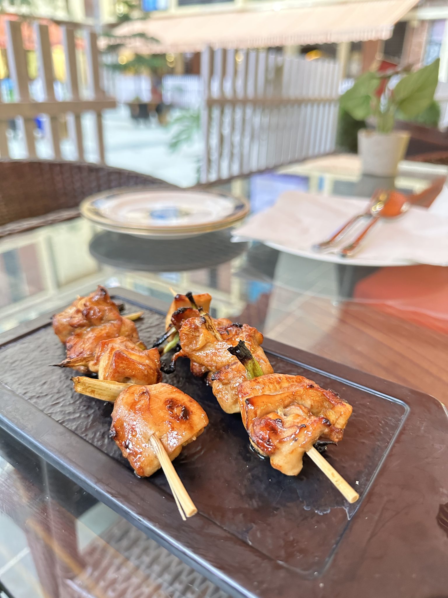 BBQ-kipspiesjes met huisgemaakte satesaus